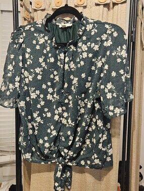 Hunter Green Floral Tie-Front Button-down Top